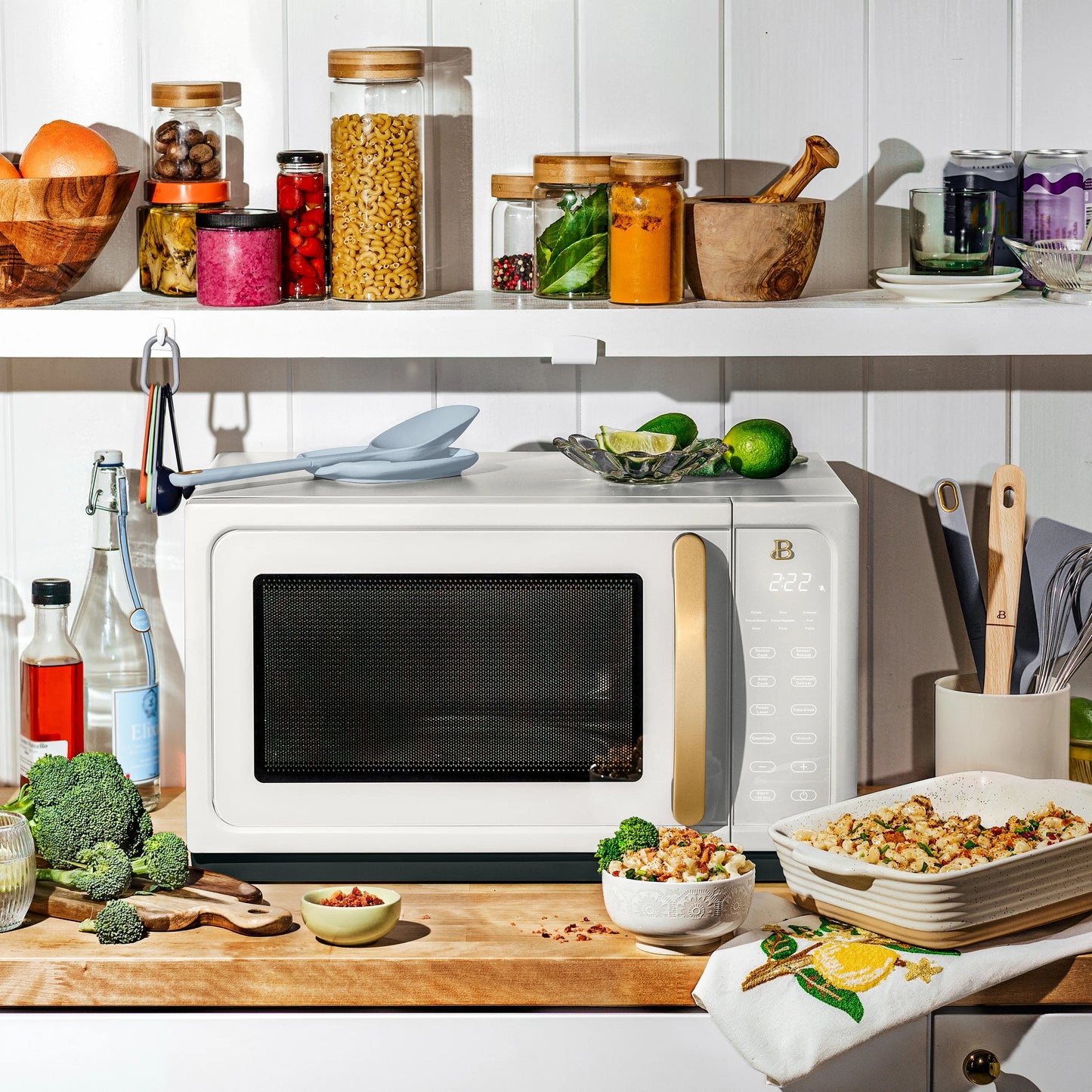 Beautiful 1.1 cu ft 1000 Watt, Sensor Microwave Oven, White Icing by Drew Barrymore, New - Product image 2