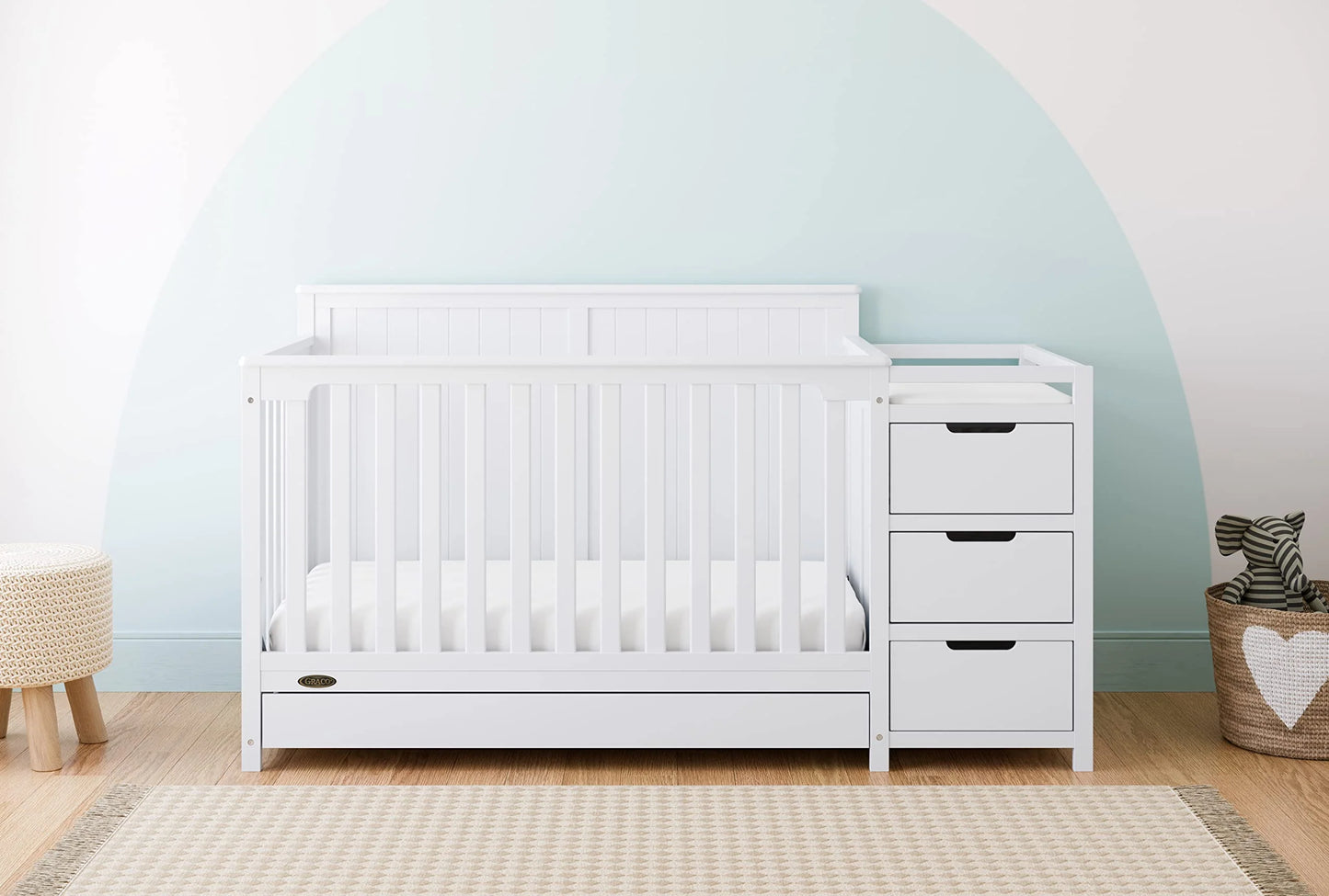 Graco Hadley 5-in-1 Convertible Crib and Changer with Drawer - Product image 2